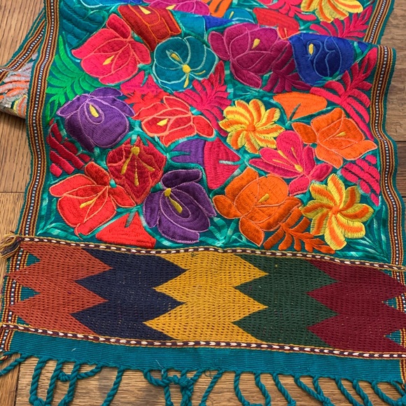 Table runner - Picture 3 of 6